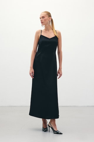 Sateen Askılı Uzun Saten Elbise - Siyah-136327 Siyah