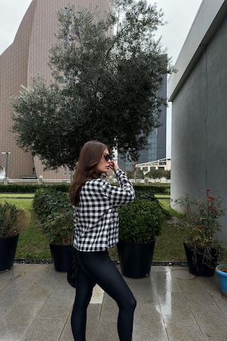 Kadın Siyah Çift Cepli, Pötikare Desenli, Rahat Kalıp, Kısa Tüvit Ceket Siyah