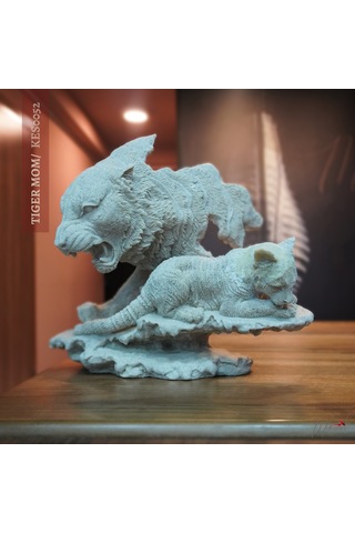 Kaplan Annesinin Ve Yavrusunun Korumasını Simgeleyen Şık El Yapım