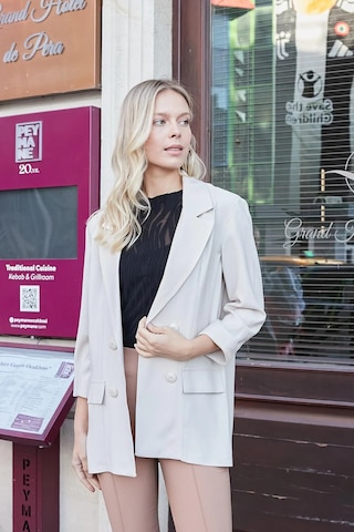 Kadın İpeksi Dokulu Modal Kumaş Yakalı Cep Kapaklı Oversize Salaş Blazer Ceket-taş Taş