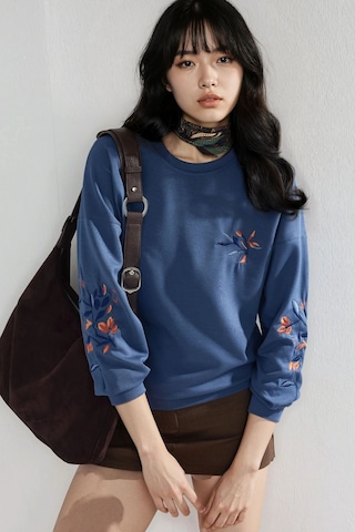 Hiccup Modal Dokulu İşlemeli Bisiklet Yaka Sweatshirt Berşan Collection Peygamber Çiçeği Mavisi