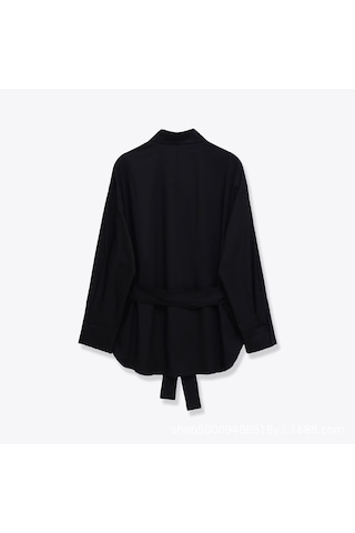 Kadınlara Uygun, Şık Ve Profesyonel Tarzda Kemerli Gömlek. Siyah