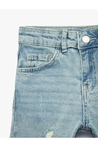 Koton Pamuklu Yıpratılmış Detaylı Düğmeli Cepli Bermuda Denim Şort Açık İndigo 6skb40002td