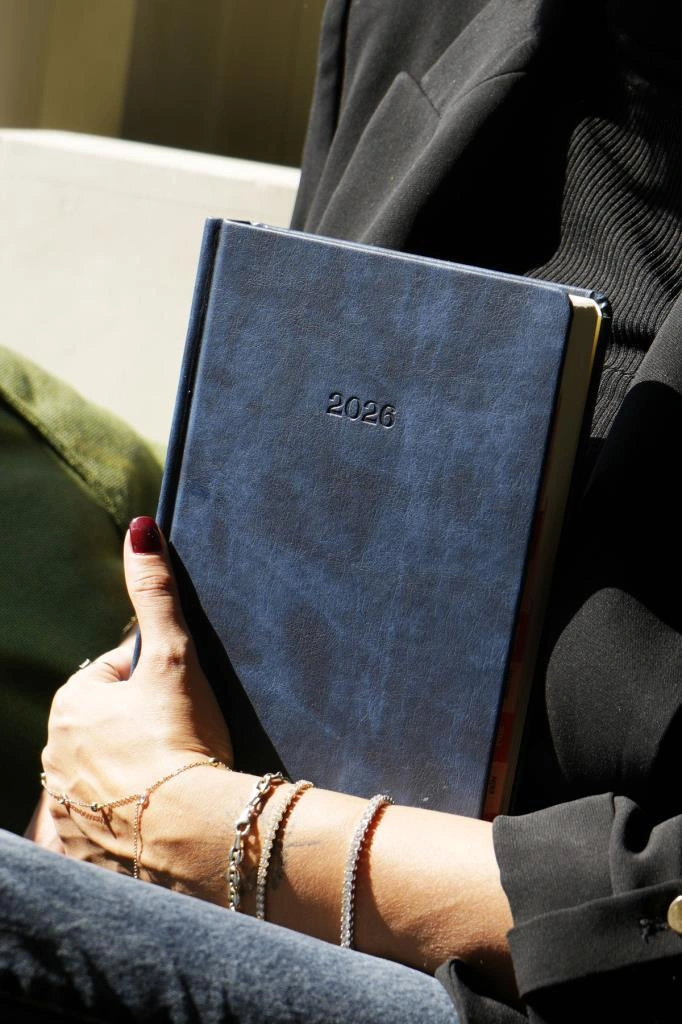 Victoria's Journals Business 2026 Günlük Ajanda 17x24cm Sert Kapak Ivory 80gr. Ayraçlı Lacivert Lacivert