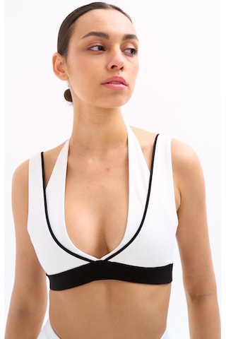 Normal People Lana - Spor Bra / Şeftali Dokulu Peach Skin Kumaş Beyaz