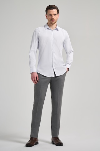İmza Beyaz Uzun Kol Desen Yarım İtalyan Yaka Cepsiz Esnek Classic Slim Fit Gömlek 1004245217 Beyaz