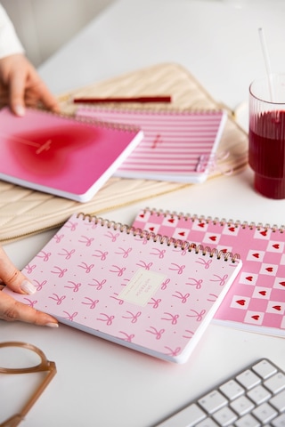 A5 Spiralli Karton Kapak 4'lü Set Kareli Okul Defteri 80 Yaprak - Ders Programlı Pembe Kurdele Kalp