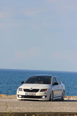 Skoda Octavia Yan Marşpiyel (Plastik)