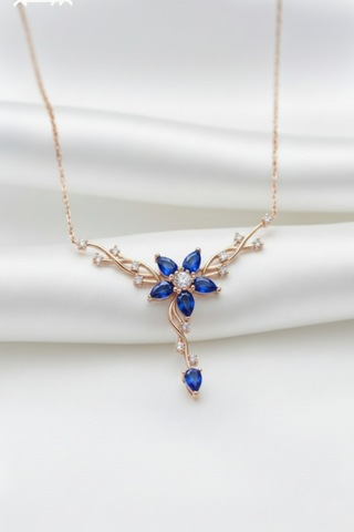 Çekirdekjewelry 925 Ayar Gümüş Safir Taşlı Sarmaşık Kolye Rose