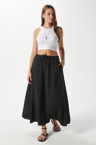 Kadın Trend Modal Serin Kumaş Siyah Bel Lastikli Cepli Rahat Kalıp Uzun Etek