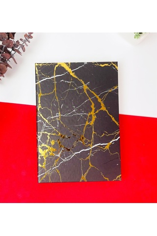 Kişiye Özel Altın Yaldızlı Siyah Mermer Tasarımlı Lastikli Defter & 6'Lı Havuç Kalem