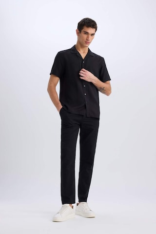 DeFacto %100 Pamuk Keten Görünümlü Pantolon Beli Lastikli Slim Fit Dar Kesim Cepli Düz Paça D2671AX25SMBK81