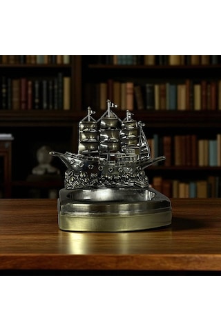 Yelkenli Gemi Figürlü Metal Çakmaklı Masa Kül Tablası