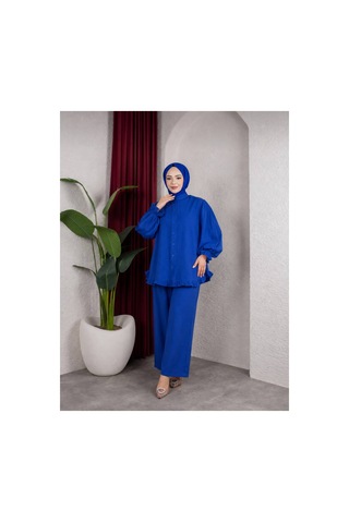 Hira Life Fashion Kadın Çilek Kumaş Dik Yaka Düğmeli Fırfır Detaylı Tesettür Tunik Pantolon İkili Takım Mavi Mavi