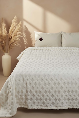 Leona Jakarlı Raşel Geometrik Çift Kişilik Punch Yatak Örtüsü Krem