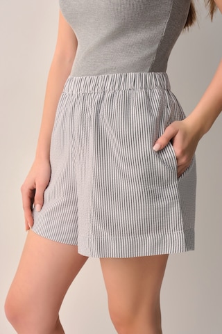 Suwen Cool Atlet Şort Pijama Takımı Sh26555667s1304 Gri Çizgi Desenli