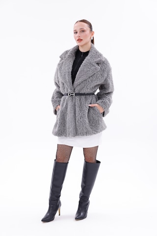 Kemer Detaylı-astarlı-düğmeli Kadın Kaban Gri