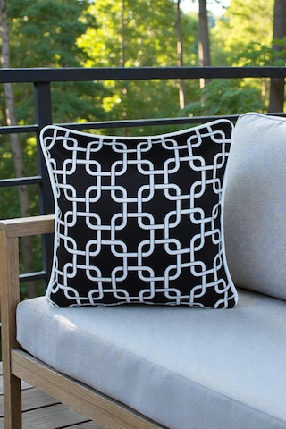 Kırlent Kılıfı Motif Desenli 45x45 Raşel Örme Kadife Çift Taraflı Dijital Baskı Beyaz Biyeli Çok Renkli