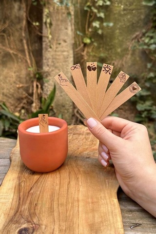 Rufus Concept Düz Model Ahşap Mum Fitili Ve Yapışkanlı Fitil Sehpası 12 Adet 15mm X 100mm X 0,5mm Sevgililer Günü Temalı Desen