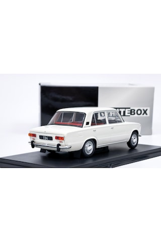 1:24 Whitebox 1970 Fiat 124