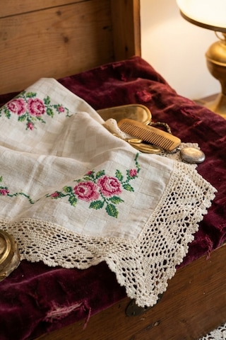 Handmade Kanaviçe İşlemeli Güpürlü Masa Örtüsü Monika Kumaş Nostalji Serisi Ekru