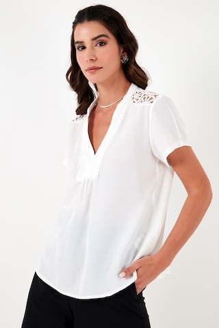 Lela Güpür Detaylı % 100 Pamuk Regular Fit V Yaka Bayan Bluz 611Bz0286 Ekru