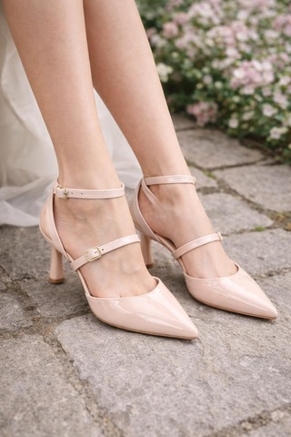 Modaonn Kadın Rugan Sivri Burun Bilekten Bağlamalı İnce Bant Topuklu Ayakkabı Bej