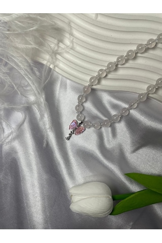 Gümüş Renk Detaylı Pembe Kuvars Doğal Taş Sallantılı Kelebek Uçlu Kadın Kolye Beyaz