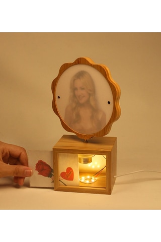 Bk Gift Kişiye Özel Fotoğraflı Dönen Ahşap Ledli Papatya Çerçeve, Anneye Hediye, Anneler Günü Hediyesi, Sevgiliye Hediye Kobitmeyencom34116 Bk Gift