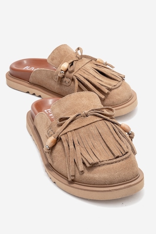 Carol Toprak Süet Püsküllü Hakiki Deri Kadın Burnu Kapalı Terlik Toprak