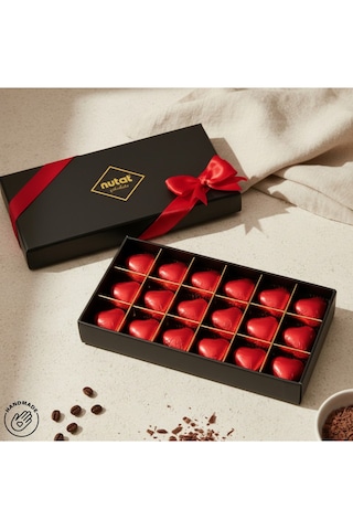 Nutat - Sevgililer Günü Kırmızı Kalp Fındık Krema Aromalı Çikolata 300 Gr. Kutulu Nutat - Sevgililer Günü Kırmızı Kalp Fındık Krema Aromalı Çikolata 300 Gr. Kutulu