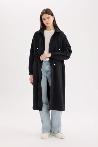 DeFacto Su İtici Kapüşonlu Fermuarlı Cepli Beli Büzgülü Mevsimlik Uzun Yağmurluk A6245AX25SPBK27 Siyah