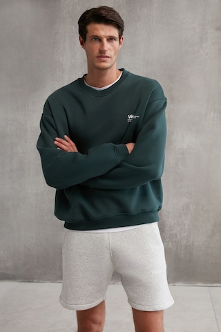 Ernest  Erkek Organik Pamuklu Yumuşacık Baskı Detaylı Bisiklet Yaka Içi Polarlı Koyu Yeşil Sweatshirt