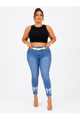 Zanessi Büyük Beden Kemerli Paçası Yırtmaçlı İnci Detaylı Denim Kadın Pantolon Mavi Zanessi Büyük Beden Kemerli Paçası Yırtmaçlı İnci Detaylı Denim Kadın Pantolon Mavi