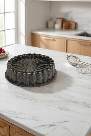 23 Cm Döküm Küçük Tart Kalıbı Kaydırmaz Tabanlı Siyah