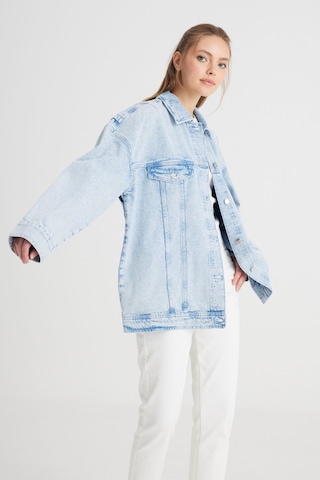 Relaxed Fit Geniş Kesim Pamuk Açık Mavi Jean Kot Ceket W241107851 Çok Renkli