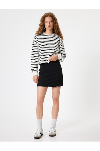 Koton Krep Mini Şort Etek Yüksek Bel Slim Fit Yırtmaç Detaylı Siyah 5wal70005ık Siyah