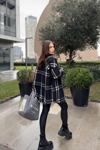 WeShaya Kadın Siyah Çift Cepli, Ekose Desenli, Rahat Kalıp, Uzun Kaşe Gömlek Siyah