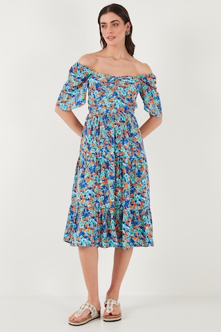 Lela Desenli Oversize Fit Carmen Yaka Büzgü Detaylı Midi Boy Bayan Elbise 67810557 Saks
