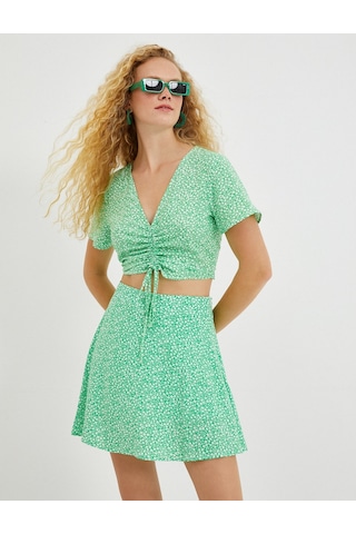 Koton Crop Bluz V Yaka Büzgülü Yeşil Desenli 2sak60235pw 2SAK60235PW01B Yeşil