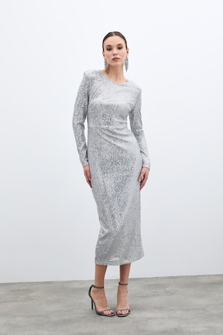 Sateen Sırt Dekolteli Payet Elbise - Gümüş-135581 Gümüş