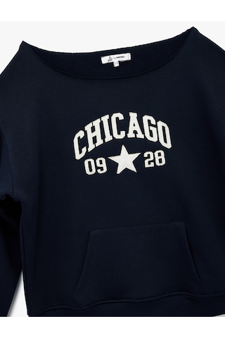 Koton Nakışlı Şardonlu Kanguru Cepli Kayık Yaka Oversize Sweatshirt Lacivert 6wal10461ık Lacivert