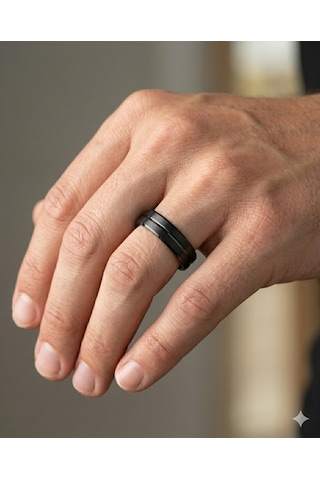 Erkek Siyah Çizgi Detay 6 Mm Tungsten Yüzük
