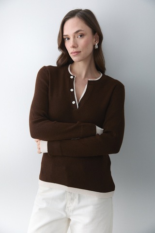 Koyu Tarçın - Krem 2 Patlı Düğmeli Kazak - 251023 Koyu Tarçın