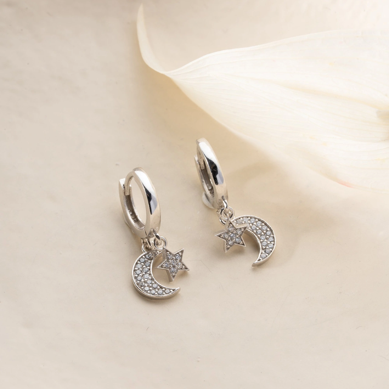 925 Ayar Gümüş Ay Ve Yıldız Sallantı Küpe Gümüş