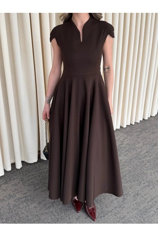 Laluvia Kahverengi Mini V Yaka Elbise - 242480 Kahverengi