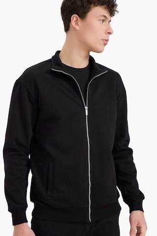 DeFacto Comfort Regular Fit Rahat Kalıp Dik Yaka Cepli Basic Düz Fermuarlı Sweatshirt A5276AX25SPBK81