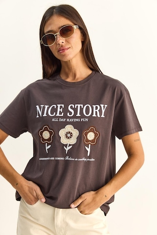 Shade Kadın Nice Story Yazı Ve Nakış Detaylı Relaxed Fit T-shirt 7635 60286116 - Kahverengi