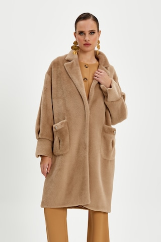 Kadın Oversize Kürk Kaban - Yumuşak Dokulu, Şık Ve Modern Tasarım - Günlük Ve Özel Kullanım İçin İdeal Bej