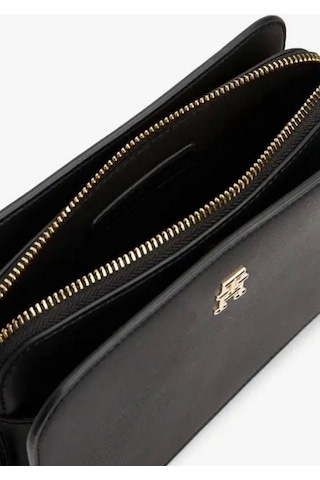 Tommy Hilfiger Monotype Askılı Siyah Kamera Kadın Çantası Siyah
